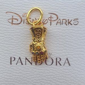 Pandora Marvel The Avengers Infinity Gauntlet Dangle Charm